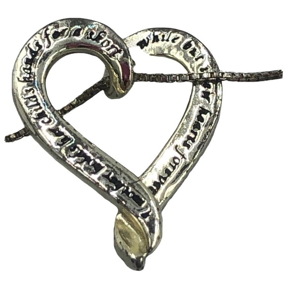 925 Sterling Silver Mother Holds Her Childs Hand Heart Necklace New Mother’s Day - Picture 4 of 4